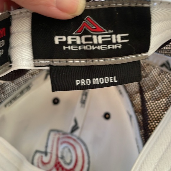 Atlanta Braves Cap Hat Fitted Pacifica Black and White Headwear with Red Accents - Picture 7 of 8